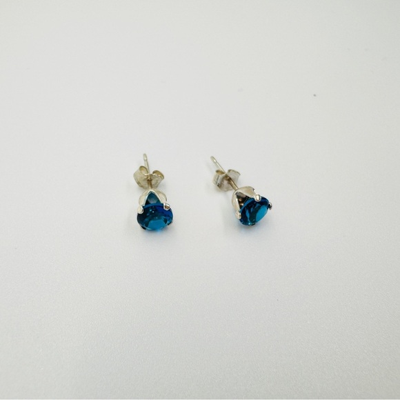 Brand New 4mm Round Deep Blue CZ 925 Sterling Silver Earrings - Picture 3 of 5
